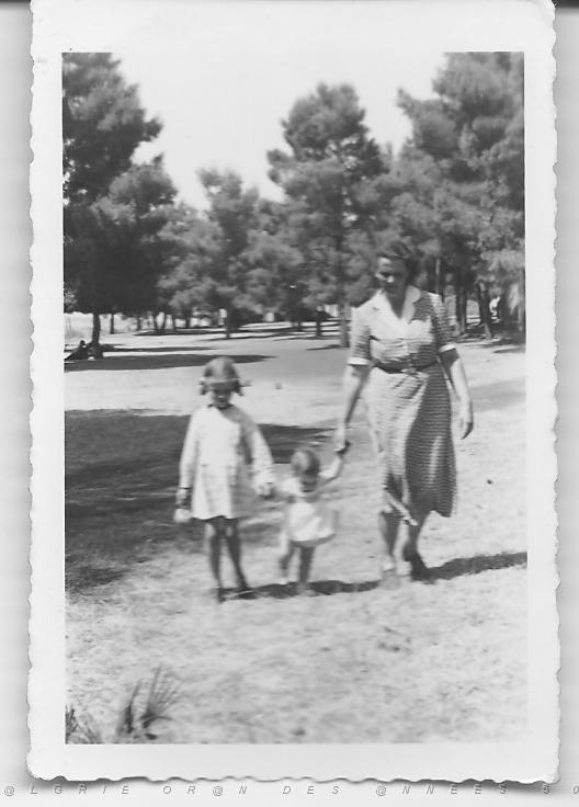 A Temcen en colo avec Maman et Joseline 07 49 (Camp  Darcheer).jpg